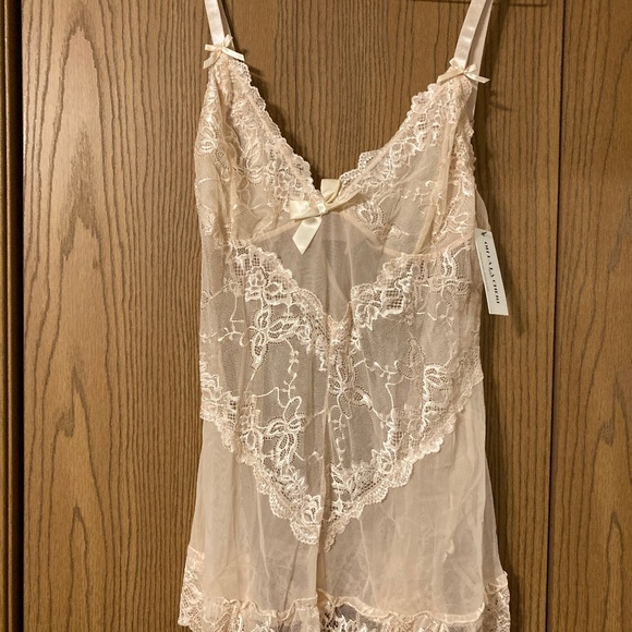 Lingerie - Picture 1 of 2